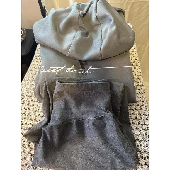Nike Hoodie and Old Navy High-Rise Leggings Activewear Set Medium Gray - Picture 11 of 11